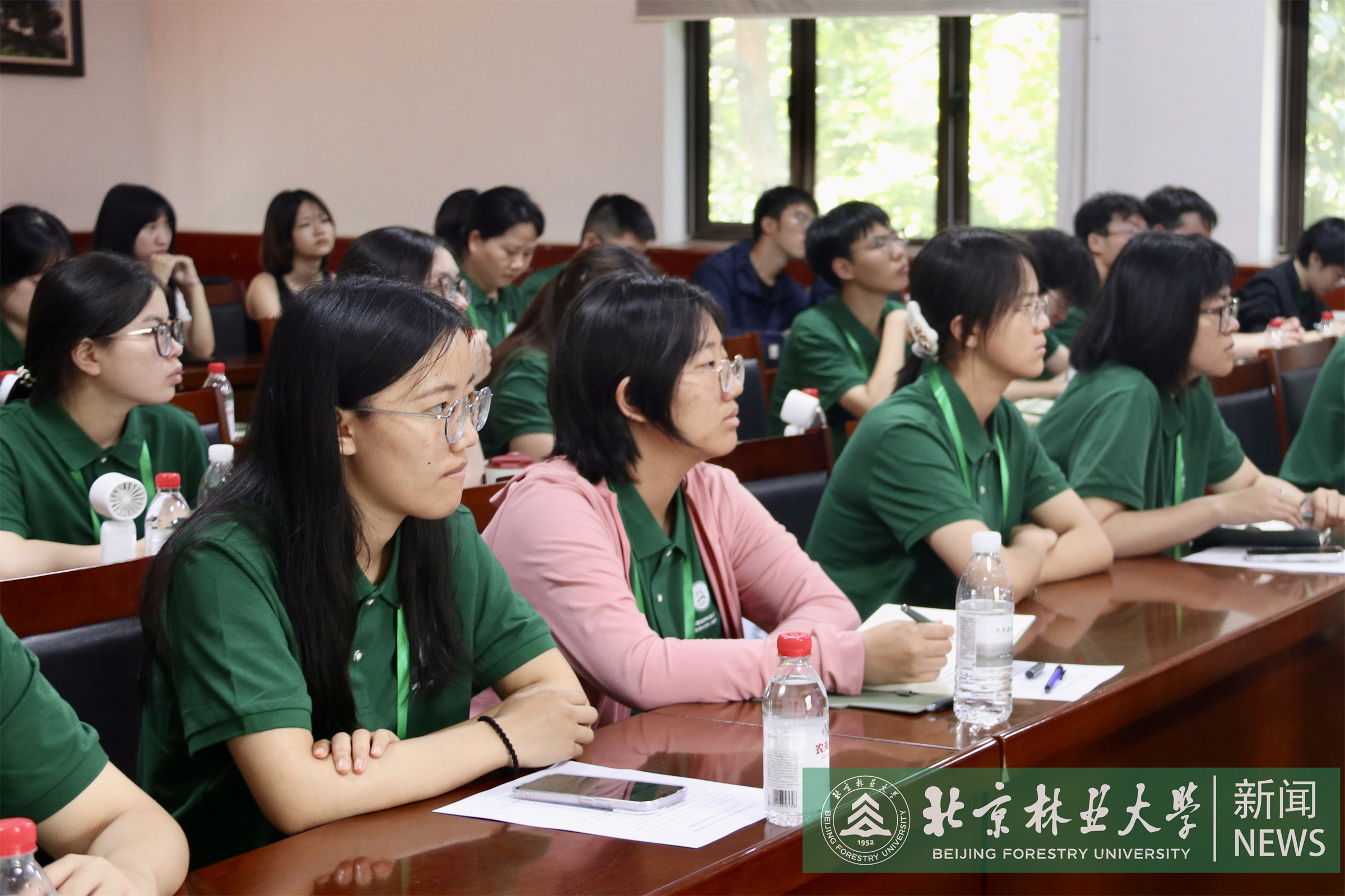 会场照片.jpg